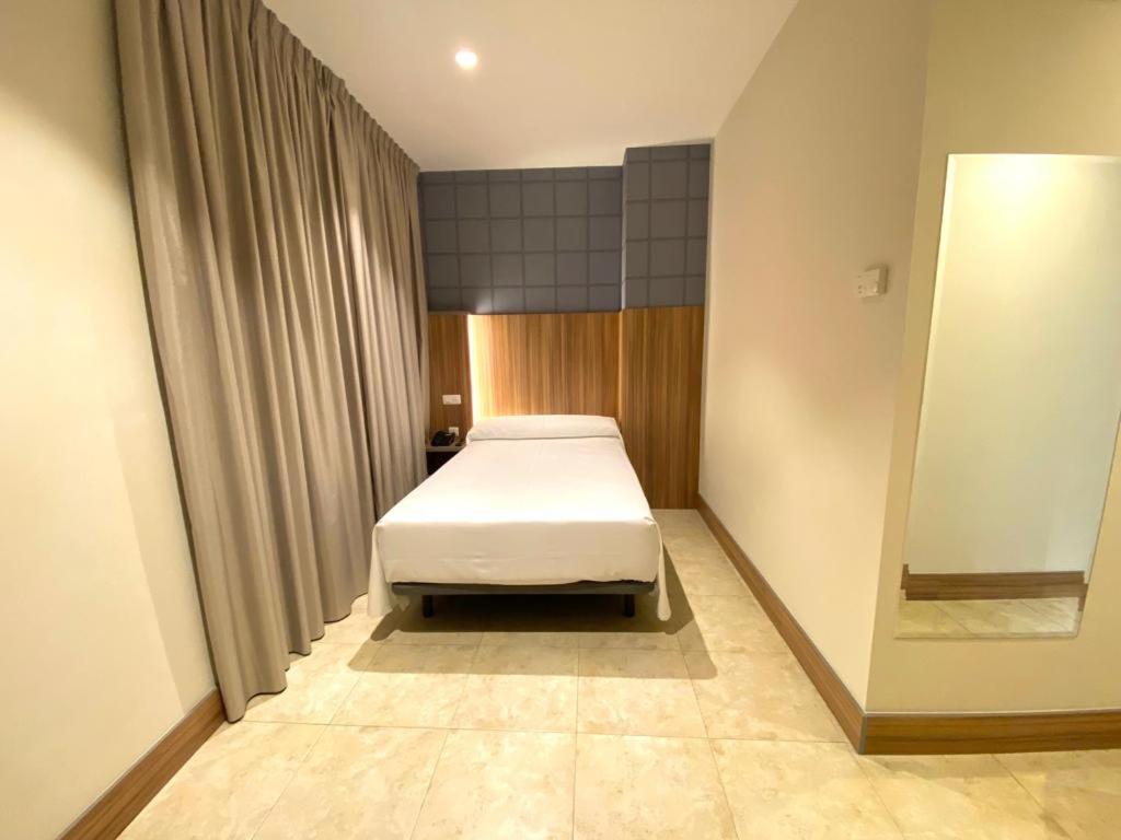 Hotel Camino Real Дуэньяс Экстерьер фото