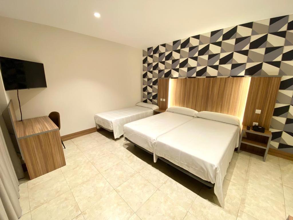 Hotel Camino Real Дуэньяс Экстерьер фото