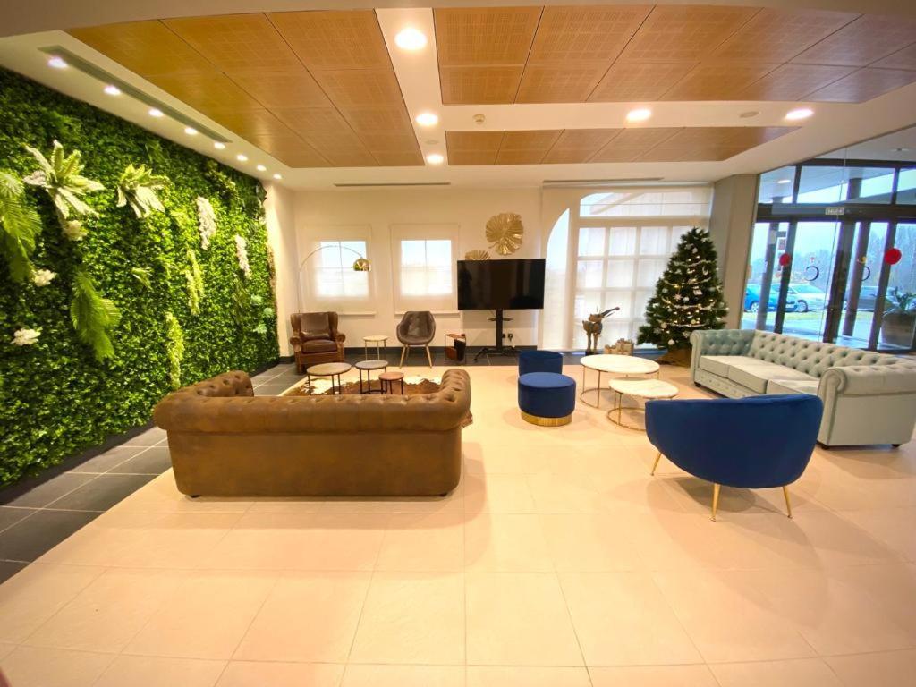 Hotel Camino Real Дуэньяс Экстерьер фото