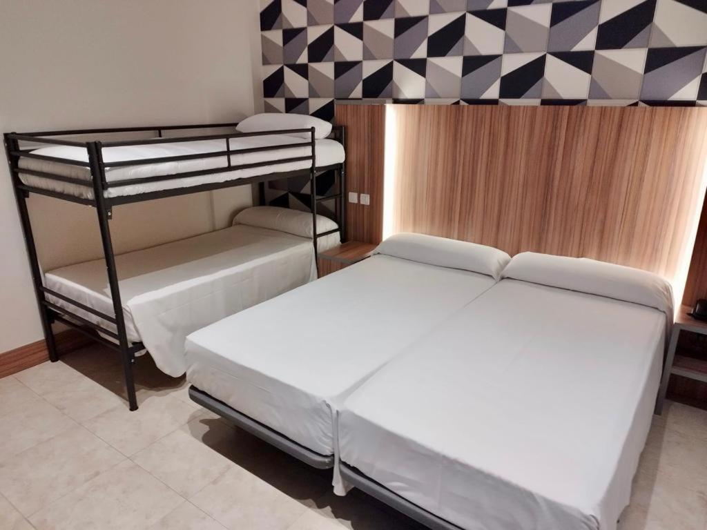 Hotel Camino Real Дуэньяс Экстерьер фото