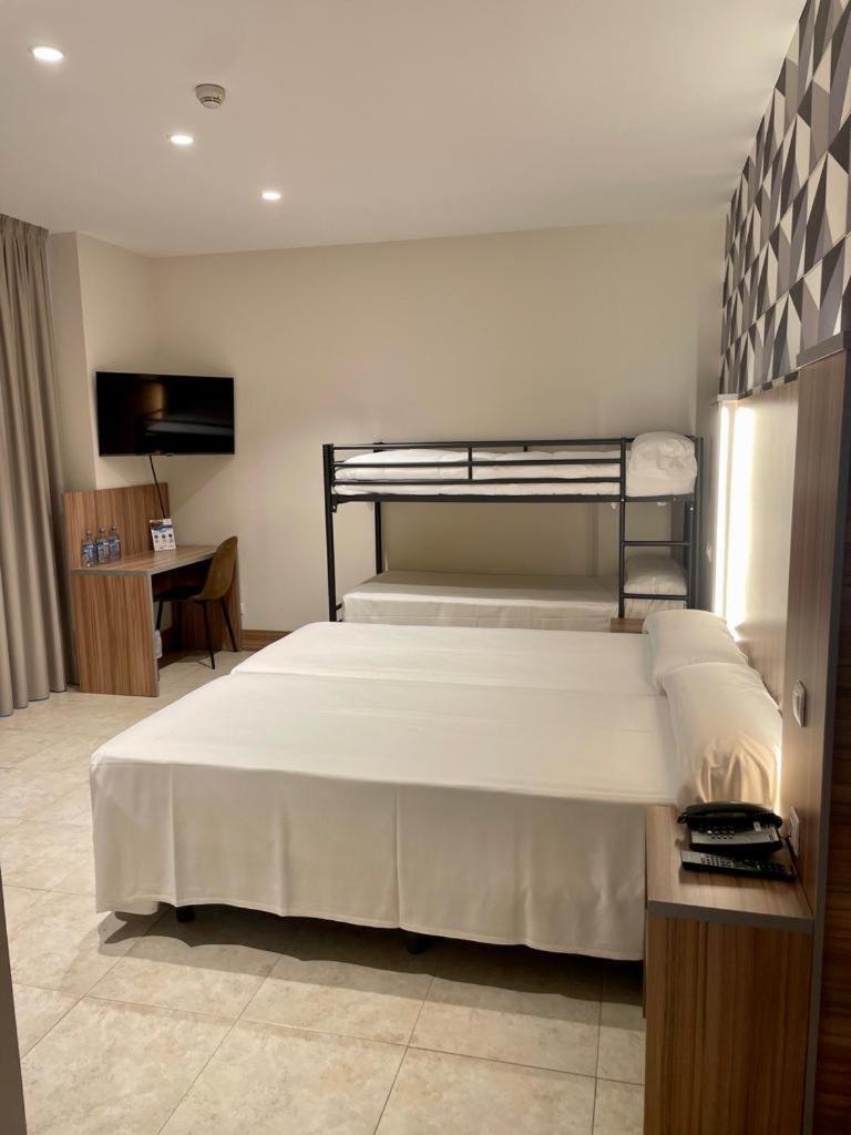 Hotel Camino Real Дуэньяс Экстерьер фото