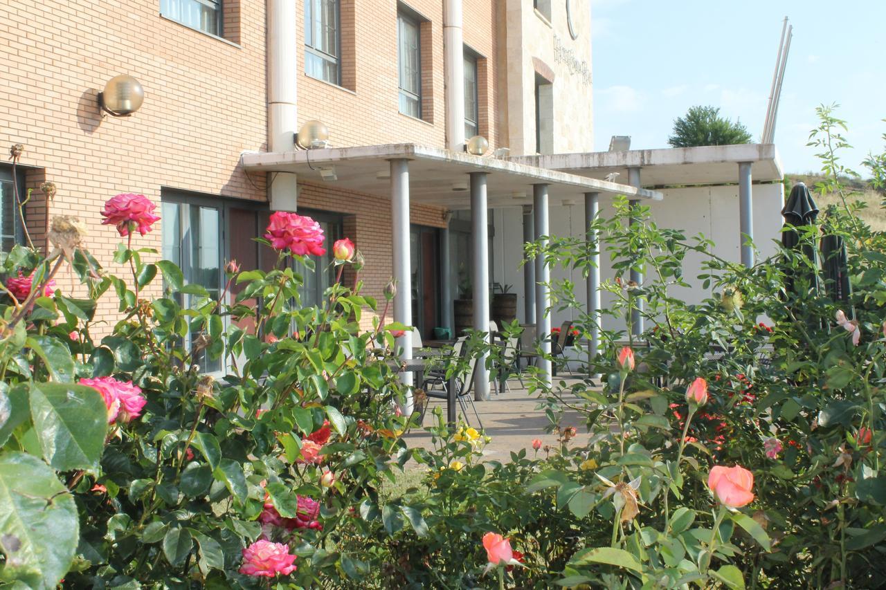 Hotel Camino Real Дуэньяс Экстерьер фото
